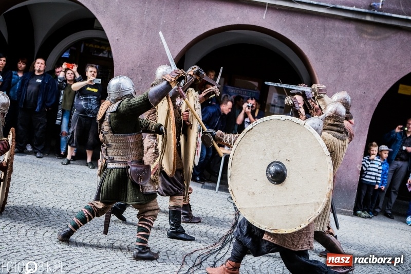 Zdjęcie w galerii na portalu naszraciborz.pl: Koncert zespołu JAR i walki wojów  wiadomości z regionu