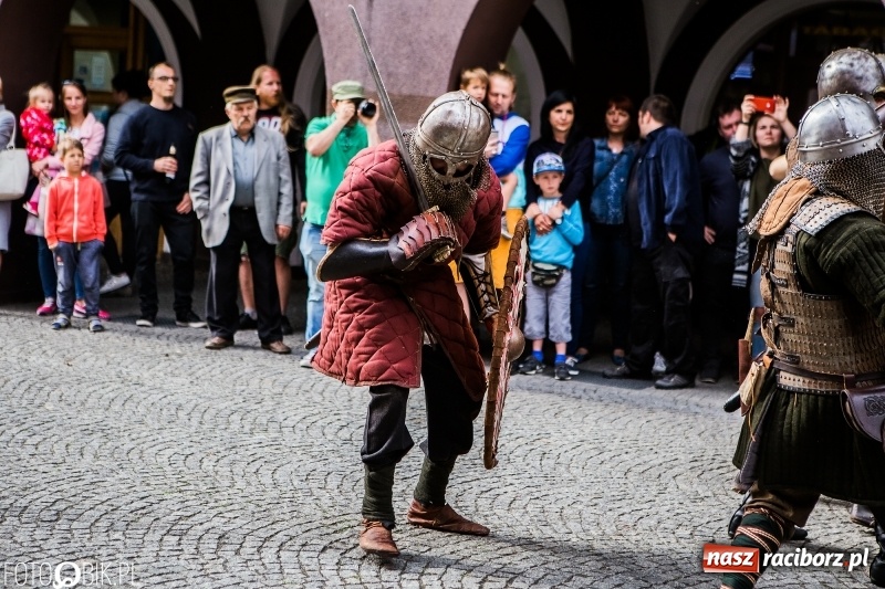 Zdjęcie w galerii na portalu naszraciborz.pl: Koncert zespołu JAR i walki wojów  wiadomości z regionu