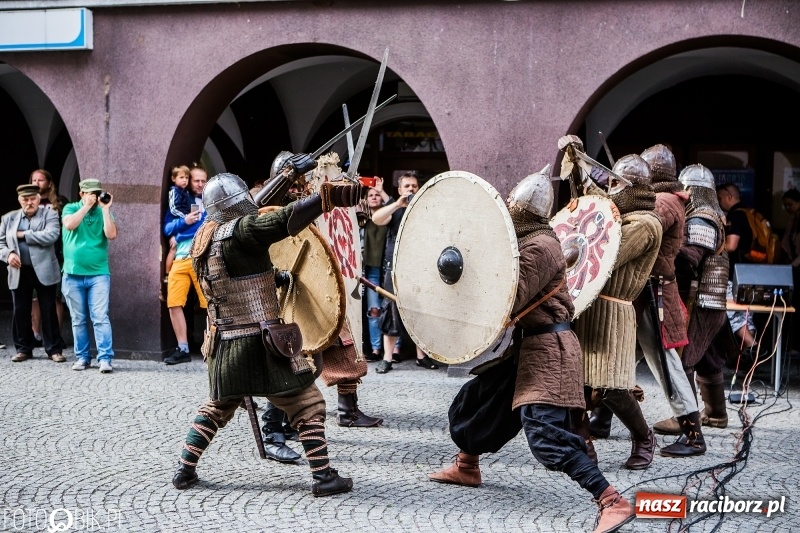 Zdjęcie w galerii na portalu naszraciborz.pl: Koncert zespołu JAR i walki wojów  wiadomości z regionu