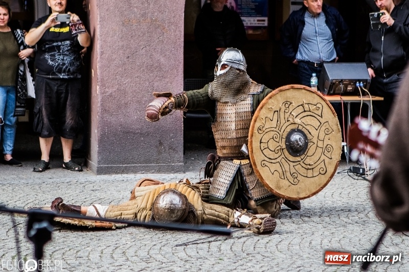 Zdjęcie w galerii na portalu naszraciborz.pl: Koncert zespołu JAR i walki wojów  wiadomości z regionu