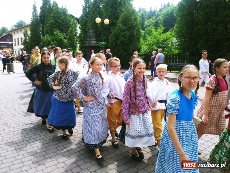 Zdjęcie w galerii na portalu naszraciborz.pl: Pasmo sukcesów zespołów Źródła  wiadomości z regionu