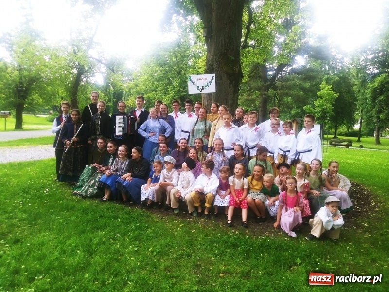 Zdjęcie w galerii na portalu naszraciborz.pl: Pasmo sukcesów zespołów Źródła  wiadomości z regionu