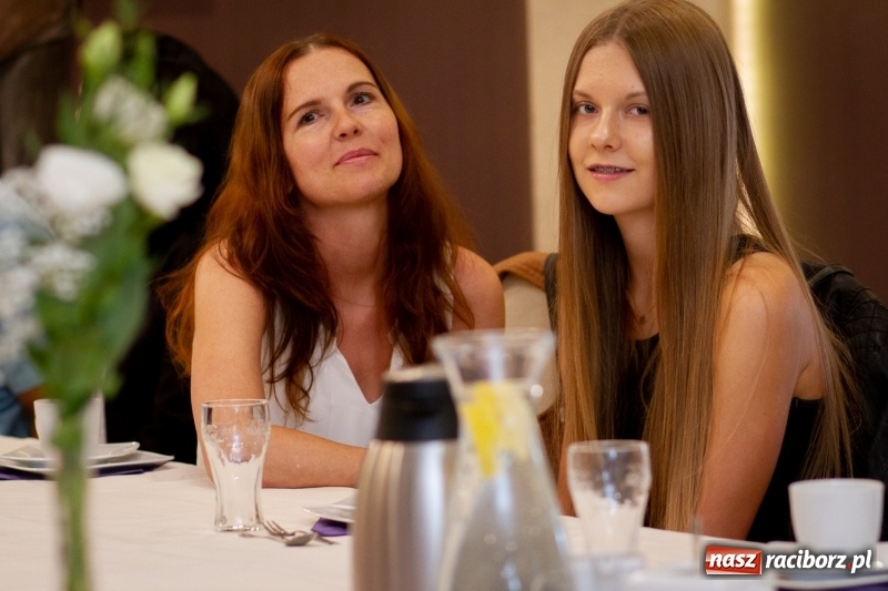 Zdjęcie w galerii na portalu naszraciborz.pl: Prymusi z gminy Krzanowice odebrali gratulacje od burmistrza  wiadomości z regionu