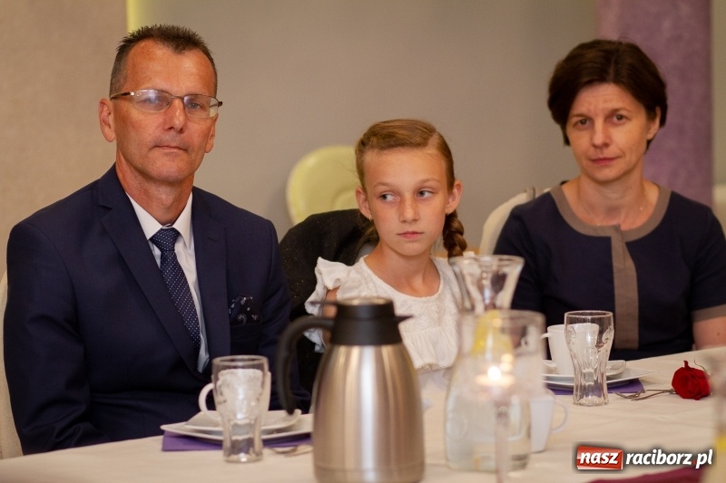 Zdjęcie w galerii na portalu naszraciborz.pl: Prymusi z gminy Krzanowice odebrali gratulacje od burmistrza  wiadomości z regionu