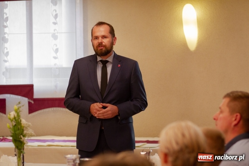 Zdjęcie w galerii na portalu naszraciborz.pl: Prymusi z gminy Krzanowice odebrali gratulacje od burmistrza  wiadomości z regionu