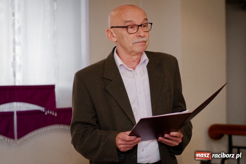 Zdjęcie w galerii na portalu naszraciborz.pl: Prymusi z gminy Krzanowice odebrali gratulacje od burmistrza  wiadomości z regionu