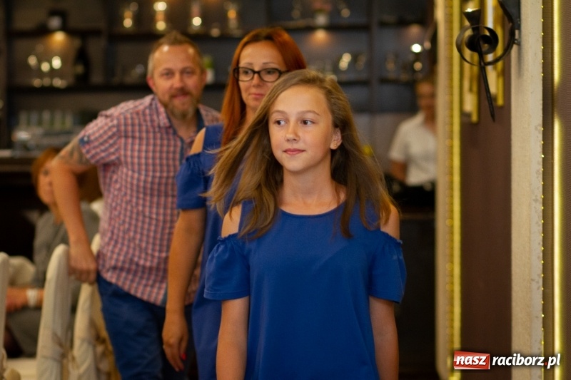 Zdjęcie w galerii na portalu naszraciborz.pl: Prymusi z gminy Krzanowice odebrali gratulacje od burmistrza  wiadomości z regionu