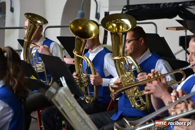 Zdjęcie w galerii na portalu naszraciborz.pl: Orkiestra Bundeswery wystąpiła na Zamku Piastowskim FOTO i WIDEO wiadomości z regionu