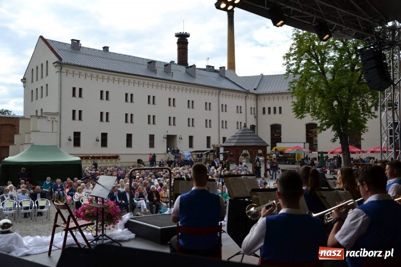 Zdjęcie w galerii na portalu naszraciborz.pl: Orkiestra Bundeswery wystąpiła na Zamku Piastowskim FOTO i WIDEO wiadomości z regionu