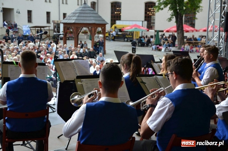 Zdjęcie w galerii na portalu naszraciborz.pl: Orkiestra Bundeswery wystąpiła na Zamku Piastowskim FOTO i WIDEO wiadomości z regionu