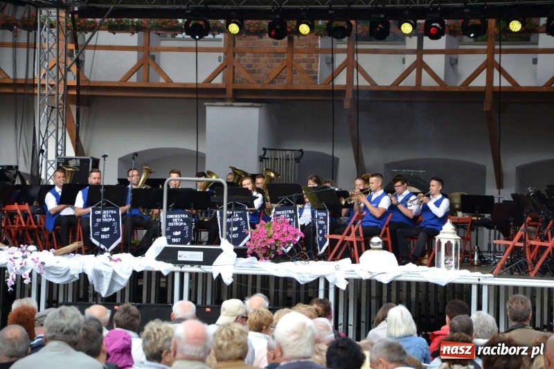 Zdjęcie w galerii na portalu naszraciborz.pl: Orkiestra Bundeswery wystąpiła na Zamku Piastowskim FOTO i WIDEO wiadomości z regionu