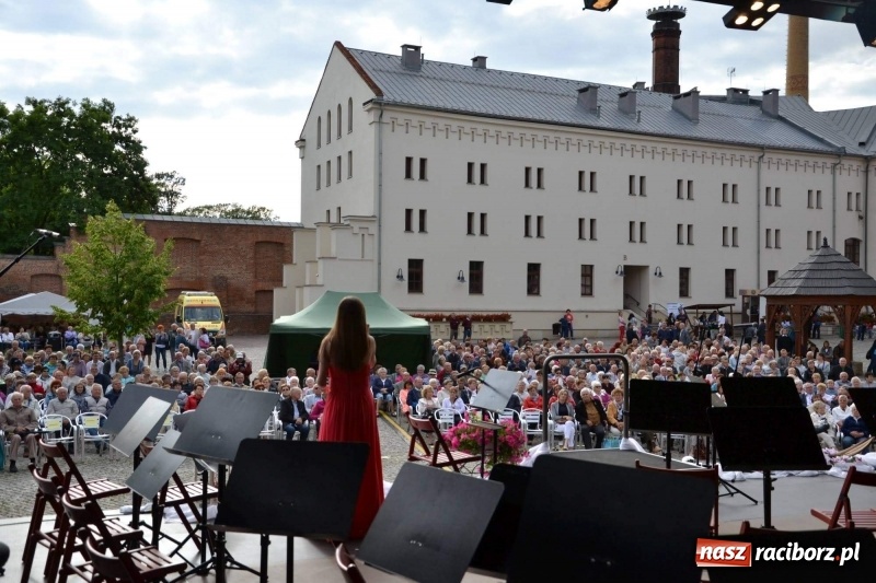 Zdjęcie w galerii na portalu naszraciborz.pl: Orkiestra Bundeswery wystąpiła na Zamku Piastowskim FOTO i WIDEO wiadomości z regionu