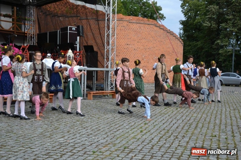 Zdjęcie w galerii na portalu naszraciborz.pl: Orkiestra Bundeswery wystąpiła na Zamku Piastowskim FOTO i WIDEO wiadomości z regionu