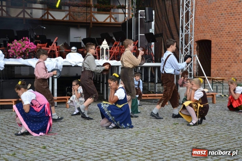 Zdjęcie w galerii na portalu naszraciborz.pl: Orkiestra Bundeswery wystąpiła na Zamku Piastowskim FOTO i WIDEO wiadomości z regionu