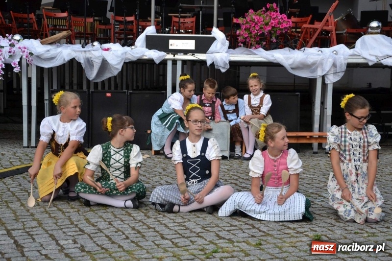 Zdjęcie w galerii na portalu naszraciborz.pl: Orkiestra Bundeswery wystąpiła na Zamku Piastowskim FOTO i WIDEO wiadomości z regionu