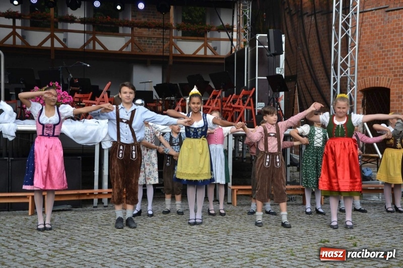 Zdjęcie w galerii na portalu naszraciborz.pl: Orkiestra Bundeswery wystąpiła na Zamku Piastowskim FOTO i WIDEO wiadomości z regionu