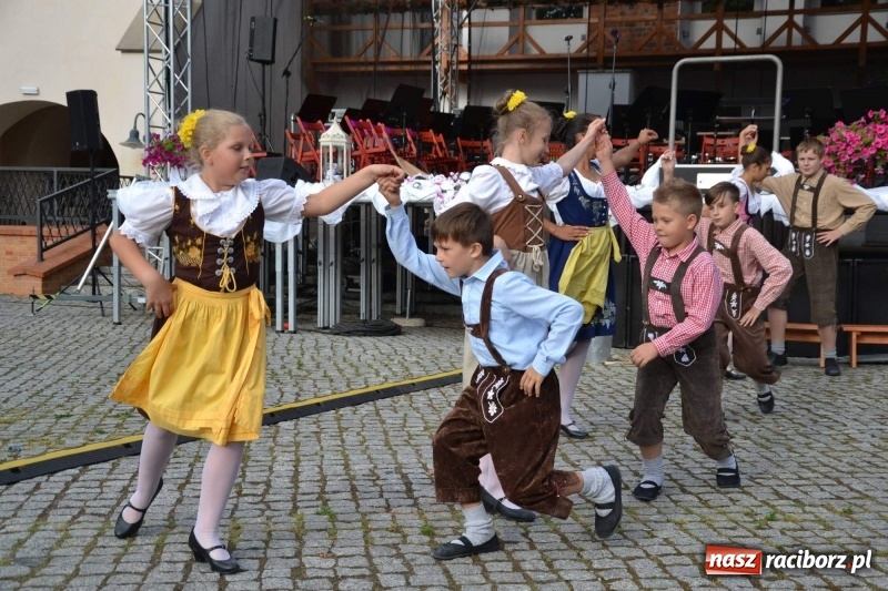 Zdjęcie w galerii na portalu naszraciborz.pl: Orkiestra Bundeswery wystąpiła na Zamku Piastowskim FOTO i WIDEO wiadomości z regionu