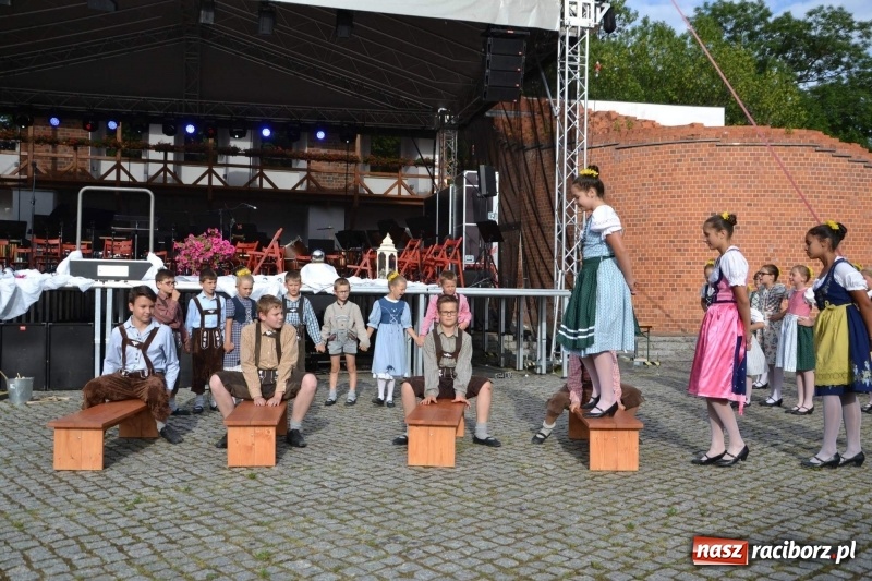 Zdjęcie w galerii na portalu naszraciborz.pl: Orkiestra Bundeswery wystąpiła na Zamku Piastowskim FOTO i WIDEO wiadomości z regionu