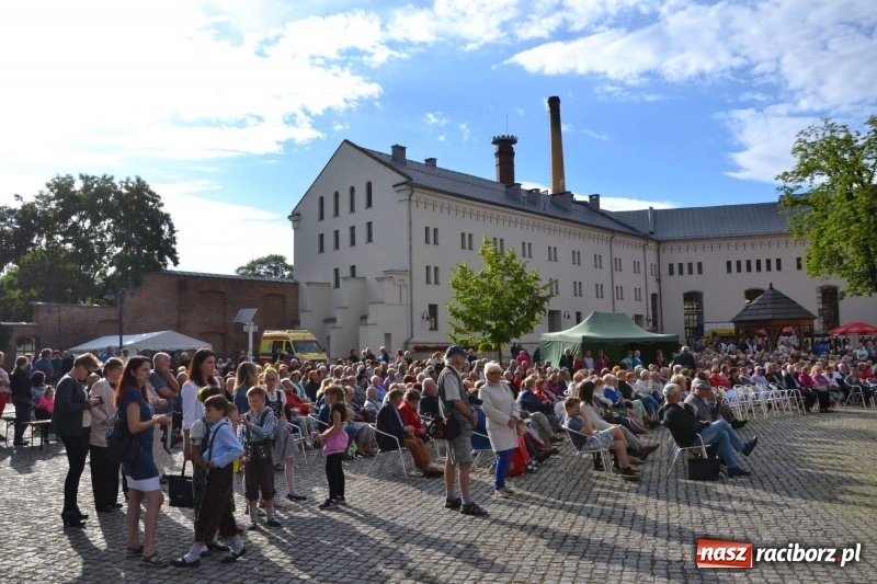 Zdjęcie w galerii na portalu naszraciborz.pl: Orkiestra Bundeswery wystąpiła na Zamku Piastowskim FOTO i WIDEO wiadomości z regionu