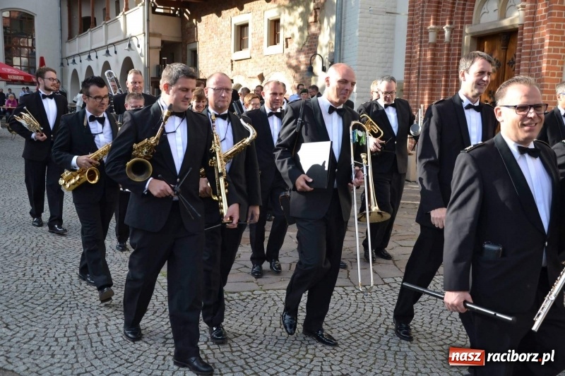 Zdjęcie w galerii na portalu naszraciborz.pl: Orkiestra Bundeswery wystąpiła na Zamku Piastowskim FOTO i WIDEO wiadomości z regionu