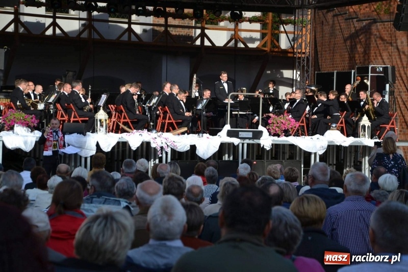 Zdjęcie w galerii na portalu naszraciborz.pl: Orkiestra Bundeswery wystąpiła na Zamku Piastowskim FOTO i WIDEO wiadomości z regionu