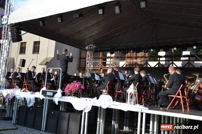 Zdjęcie w galerii na portalu naszraciborz.pl: Orkiestra Bundeswery wystąpiła na Zamku Piastowskim FOTO i WIDEO wiadomości z regionu