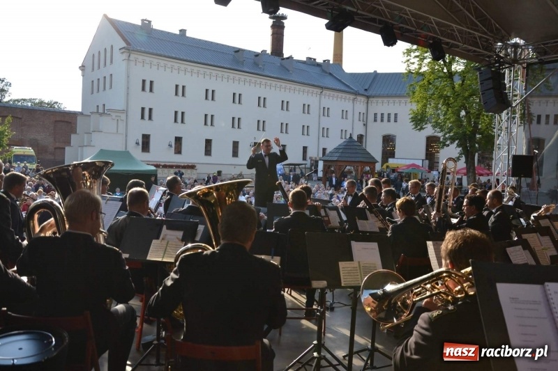 Zdjęcie w galerii na portalu naszraciborz.pl: Orkiestra Bundeswery wystąpiła na Zamku Piastowskim FOTO i WIDEO wiadomości z regionu