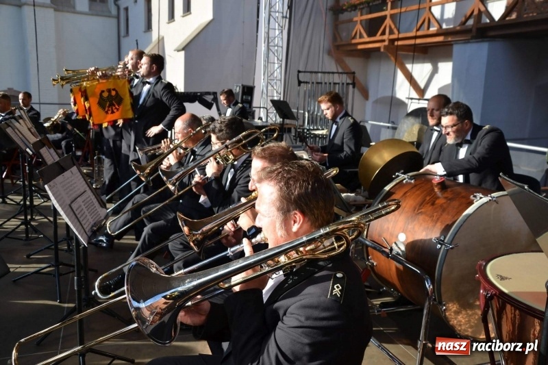 Zdjęcie w galerii na portalu naszraciborz.pl: Orkiestra Bundeswery wystąpiła na Zamku Piastowskim FOTO i WIDEO wiadomości z regionu