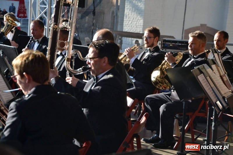 Zdjęcie w galerii na portalu naszraciborz.pl: Orkiestra Bundeswery wystąpiła na Zamku Piastowskim FOTO i WIDEO wiadomości z regionu