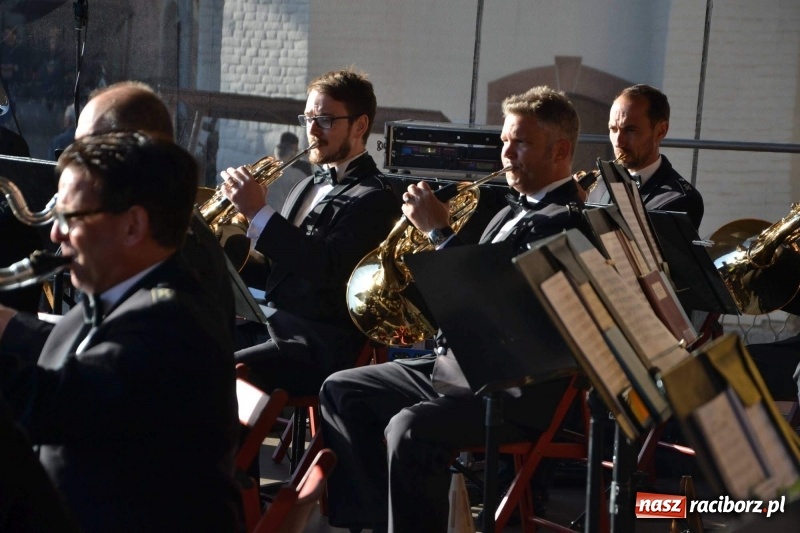 Zdjęcie w galerii na portalu naszraciborz.pl: Orkiestra Bundeswery wystąpiła na Zamku Piastowskim FOTO i WIDEO wiadomości z regionu
