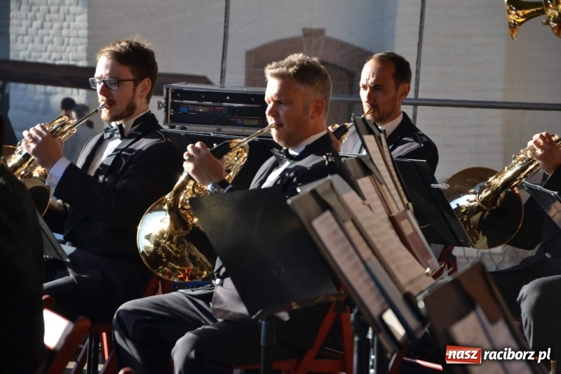 Zdjęcie w galerii na portalu naszraciborz.pl: Orkiestra Bundeswery wystąpiła na Zamku Piastowskim FOTO i WIDEO wiadomości z regionu