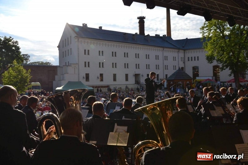 Zdjęcie w galerii na portalu naszraciborz.pl: Orkiestra Bundeswery wystąpiła na Zamku Piastowskim FOTO i WIDEO wiadomości z regionu