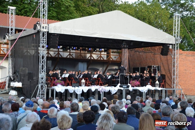 Zdjęcie w galerii na portalu naszraciborz.pl: Orkiestra Bundeswery wystąpiła na Zamku Piastowskim FOTO i WIDEO wiadomości z regionu