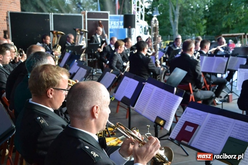 Zdjęcie w galerii na portalu naszraciborz.pl: Orkiestra Bundeswery wystąpiła na Zamku Piastowskim FOTO i WIDEO wiadomości z regionu