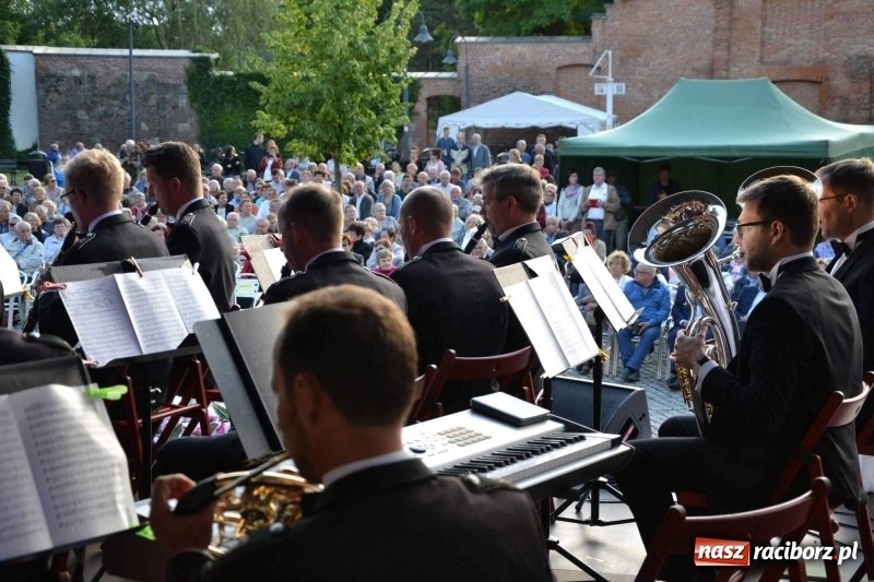 Zdjęcie w galerii na portalu naszraciborz.pl: Orkiestra Bundeswery wystąpiła na Zamku Piastowskim FOTO i WIDEO wiadomości z regionu