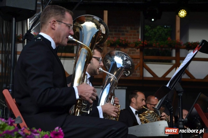 Zdjęcie w galerii na portalu naszraciborz.pl: Orkiestra Bundeswery wystąpiła na Zamku Piastowskim FOTO i WIDEO wiadomości z regionu