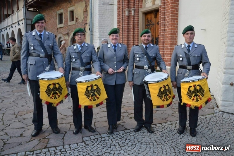 Zdjęcie w galerii na portalu naszraciborz.pl: Orkiestra Bundeswery wystąpiła na Zamku Piastowskim FOTO i WIDEO wiadomości z regionu
