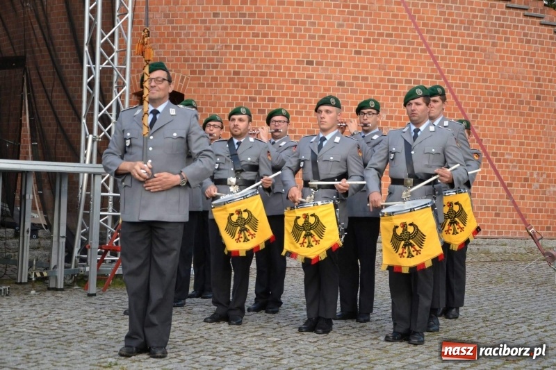 Zdjęcie w galerii na portalu naszraciborz.pl: Orkiestra Bundeswery wystąpiła na Zamku Piastowskim FOTO i WIDEO wiadomości z regionu
