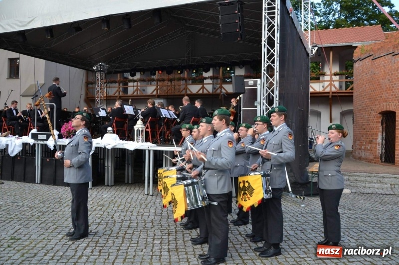 Zdjęcie w galerii na portalu naszraciborz.pl: Orkiestra Bundeswery wystąpiła na Zamku Piastowskim FOTO i WIDEO wiadomości z regionu