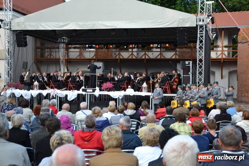 Zdjęcie w galerii na portalu naszraciborz.pl: Orkiestra Bundeswery wystąpiła na Zamku Piastowskim FOTO i WIDEO wiadomości z regionu