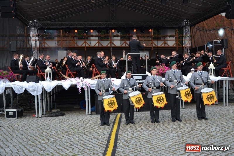 Zdjęcie w galerii na portalu naszraciborz.pl: Orkiestra Bundeswery wystąpiła na Zamku Piastowskim FOTO i WIDEO wiadomości z regionu