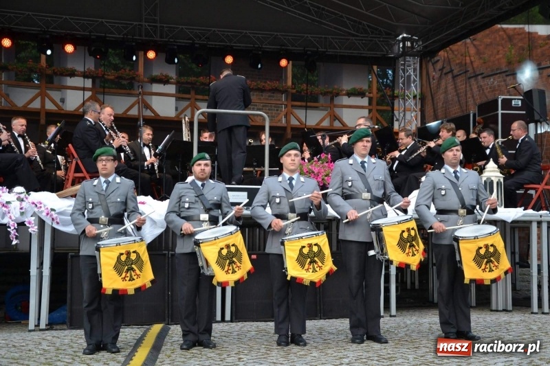 Zdjęcie w galerii na portalu naszraciborz.pl: Orkiestra Bundeswery wystąpiła na Zamku Piastowskim FOTO i WIDEO wiadomości z regionu