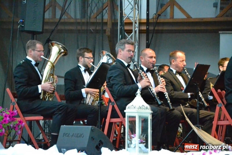 Zdjęcie w galerii na portalu naszraciborz.pl: Orkiestra Bundeswery wystąpiła na Zamku Piastowskim FOTO i WIDEO wiadomości z regionu