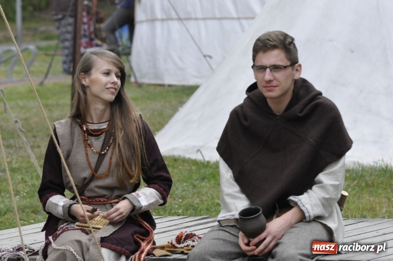 Zdjęcie w galerii na portalu naszraciborz.pl: Ruszył Raciborski Festiwal Średniowieczny. Zobaczcie leśne manewry wojów  wiadomości z regionu