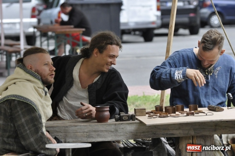 Zdjęcie w galerii na portalu naszraciborz.pl: Ruszył Raciborski Festiwal Średniowieczny. Zobaczcie leśne manewry wojów  wiadomości z regionu