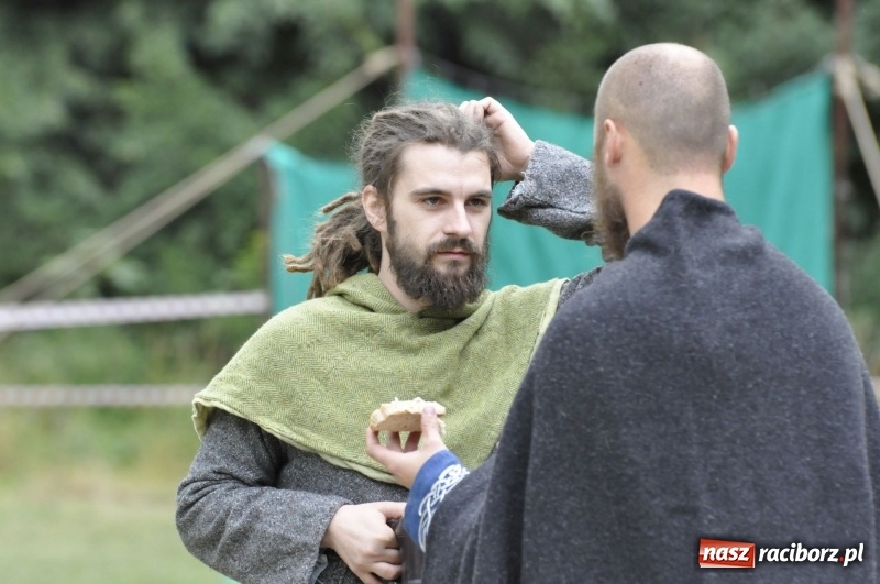 Zdjęcie w galerii na portalu naszraciborz.pl: Ruszył Raciborski Festiwal Średniowieczny. Zobaczcie leśne manewry wojów  wiadomości z regionu