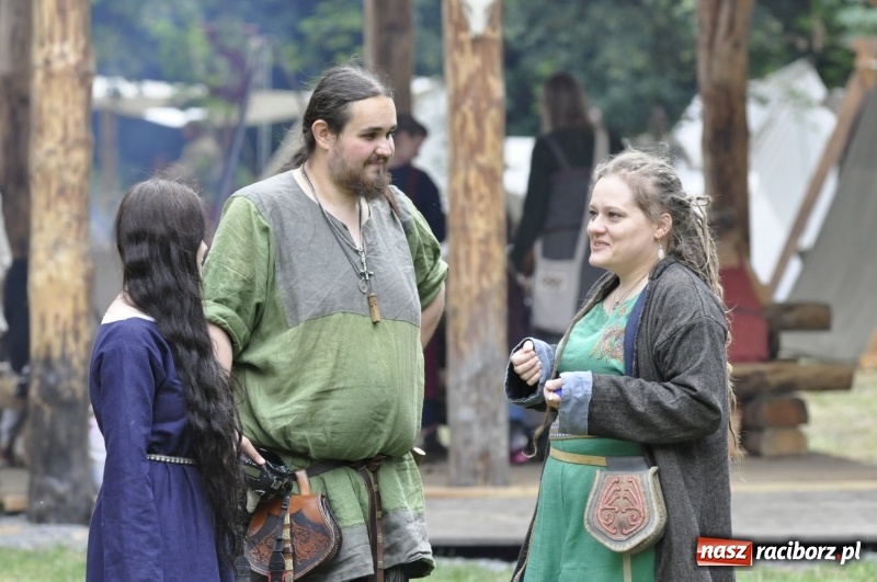 Zdjęcie w galerii na portalu naszraciborz.pl: Ruszył Raciborski Festiwal Średniowieczny. Zobaczcie leśne manewry wojów  wiadomości z regionu