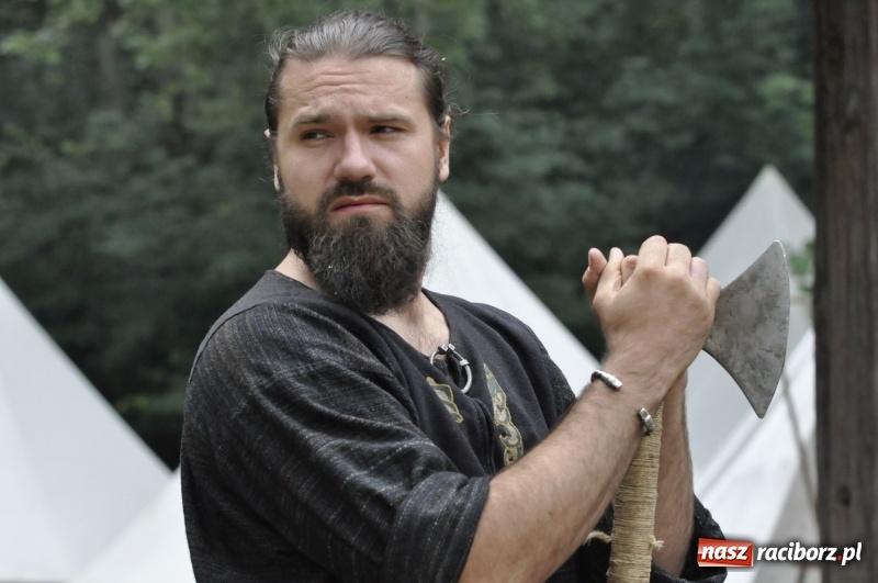 Zdjęcie w galerii na portalu naszraciborz.pl: Ruszył Raciborski Festiwal Średniowieczny. Zobaczcie leśne manewry wojów  wiadomości z regionu