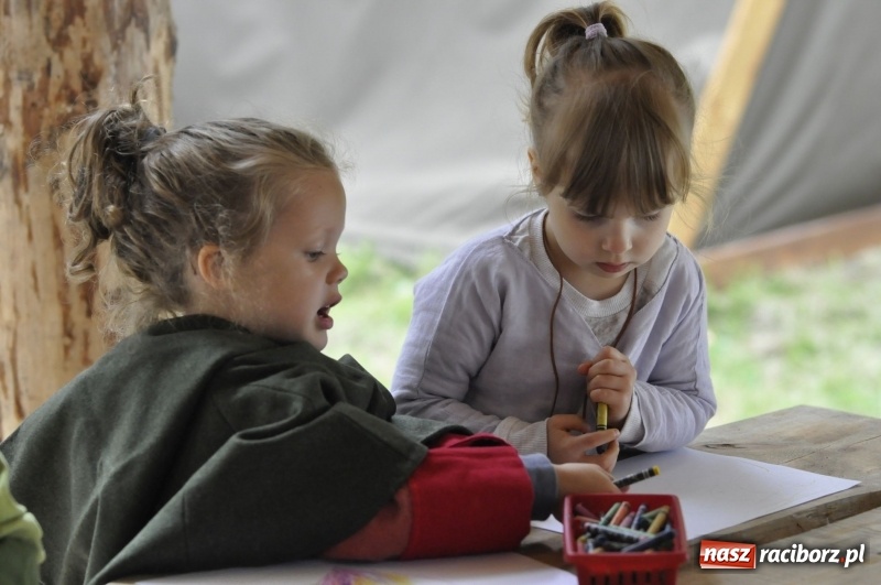 Zdjęcie w galerii na portalu naszraciborz.pl: Ruszył Raciborski Festiwal Średniowieczny. Zobaczcie leśne manewry wojów  wiadomości z regionu