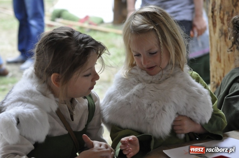 Zdjęcie w galerii na portalu naszraciborz.pl: Ruszył Raciborski Festiwal Średniowieczny. Zobaczcie leśne manewry wojów  wiadomości z regionu